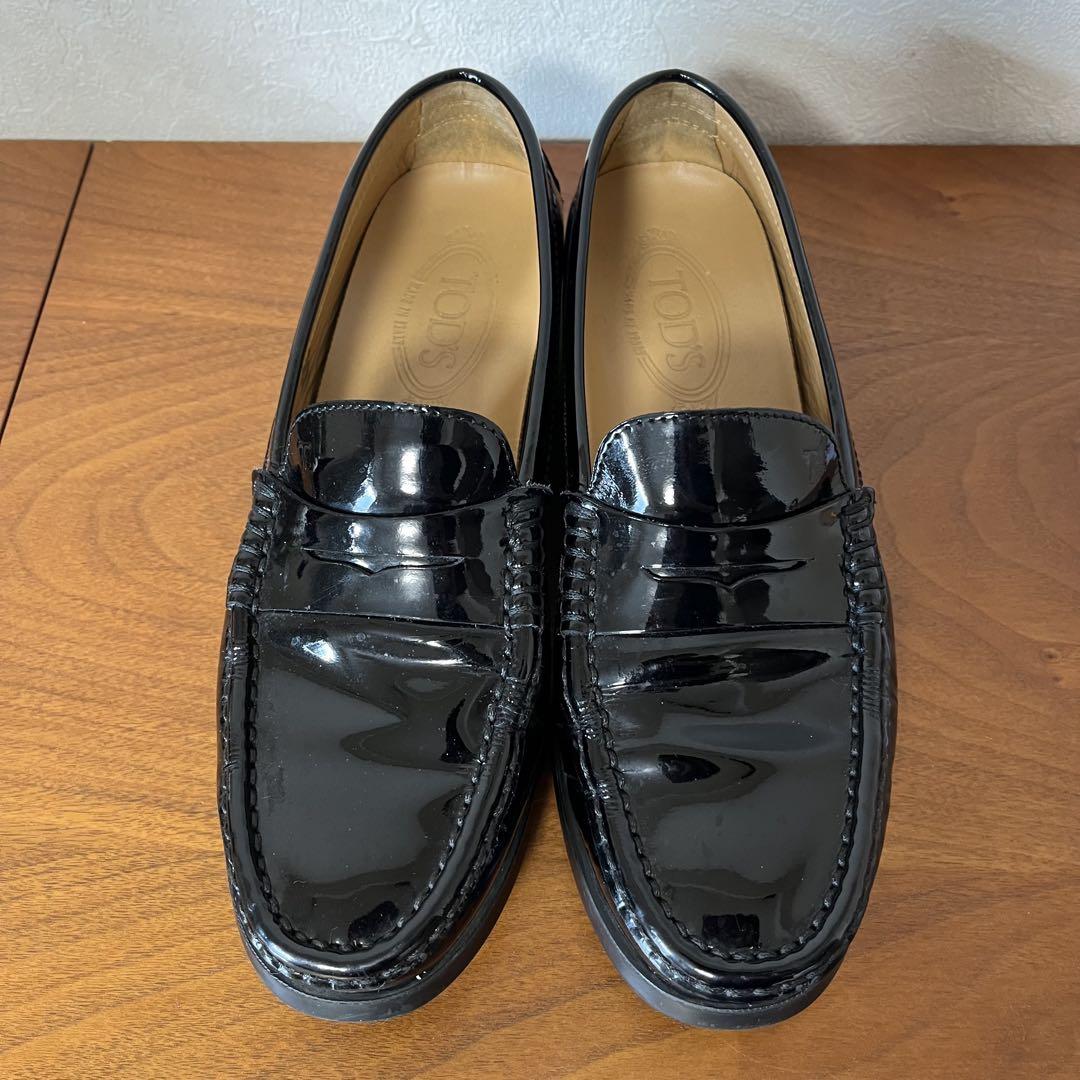 TOD'S エナメルコインローファー ドライビングシューズ