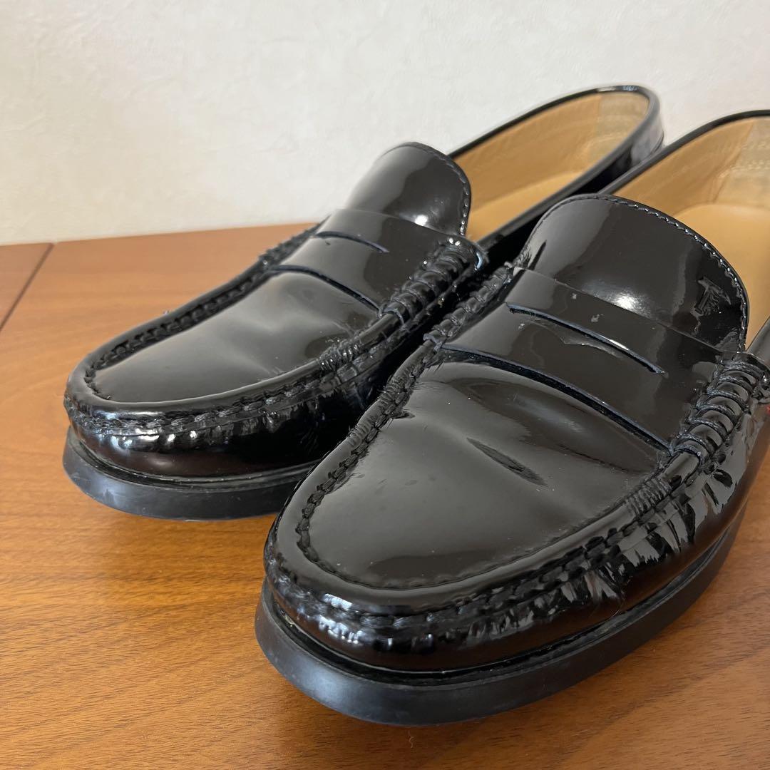 TOD'S エナメルコインローファー ドライビングシューズ