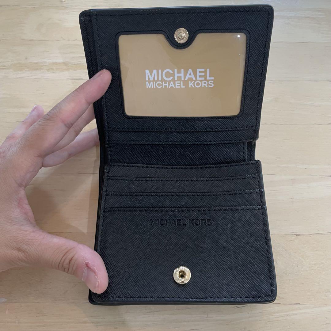 MICHAEL KORS ブラック二つ折り財布 MICHAEL KORS ブラック 二つ折り財布 - メルカリ