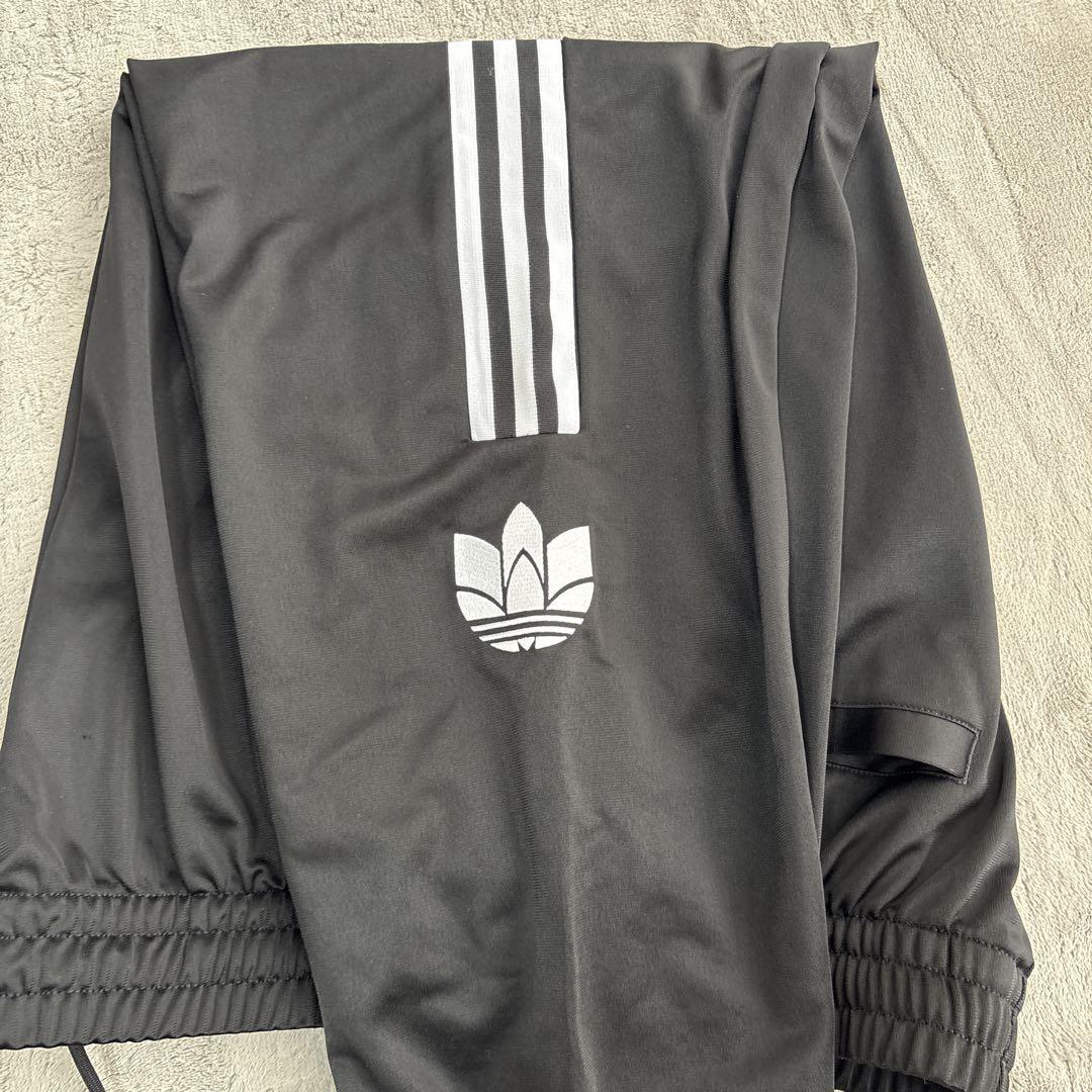 adidas 3本ライン 黒 ジャージパンツ