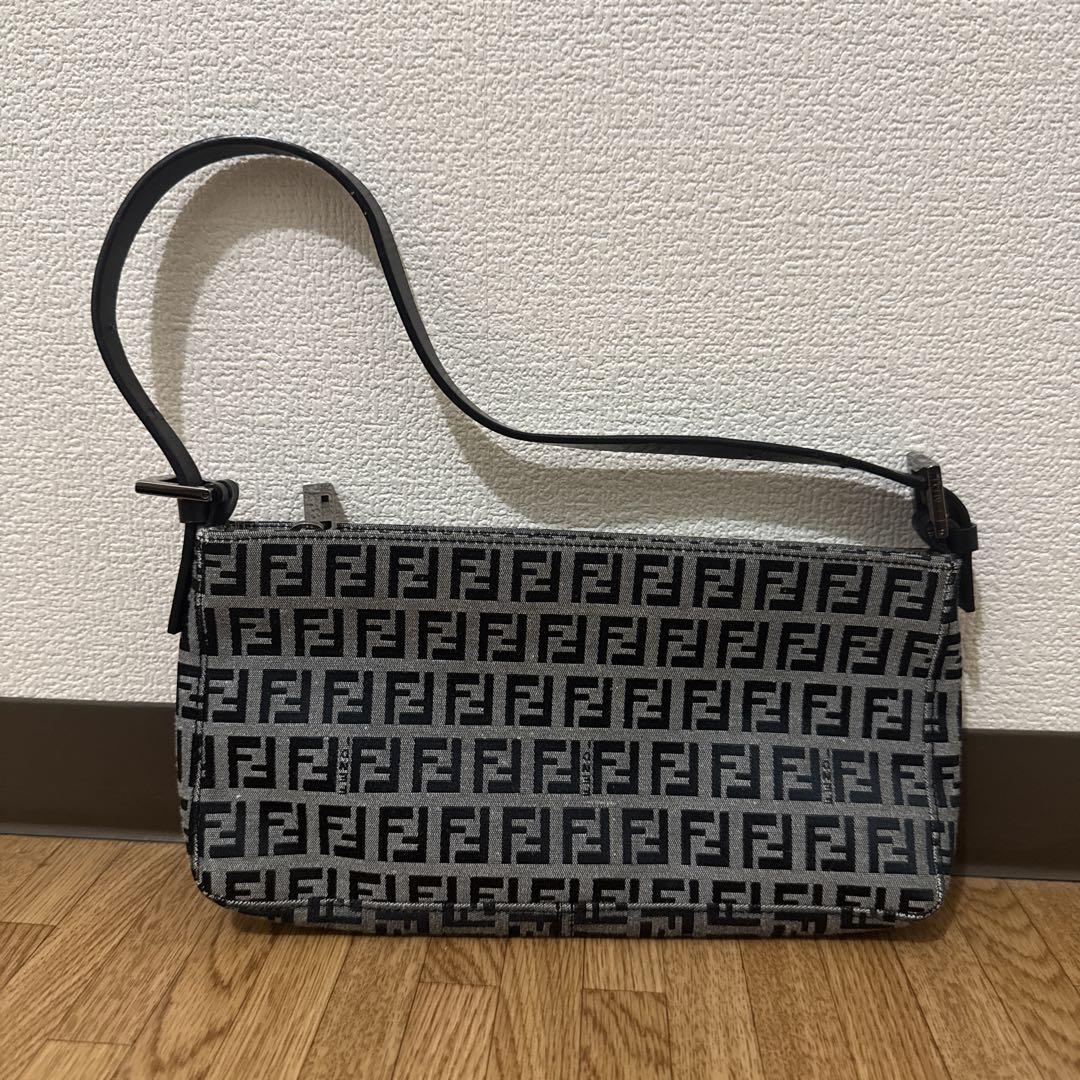 FENDI ズッキーノ アクセサリーポーチ - メルカリ