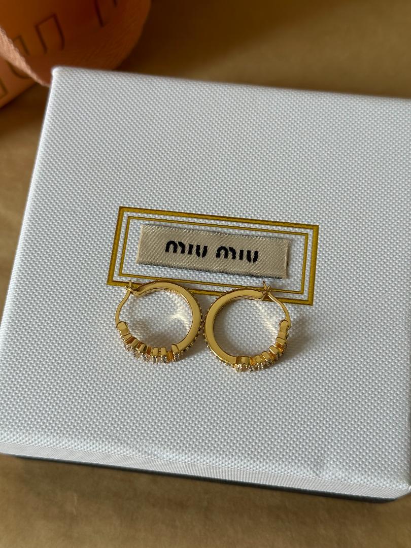 miu miu ゴールドトーン フープピアス