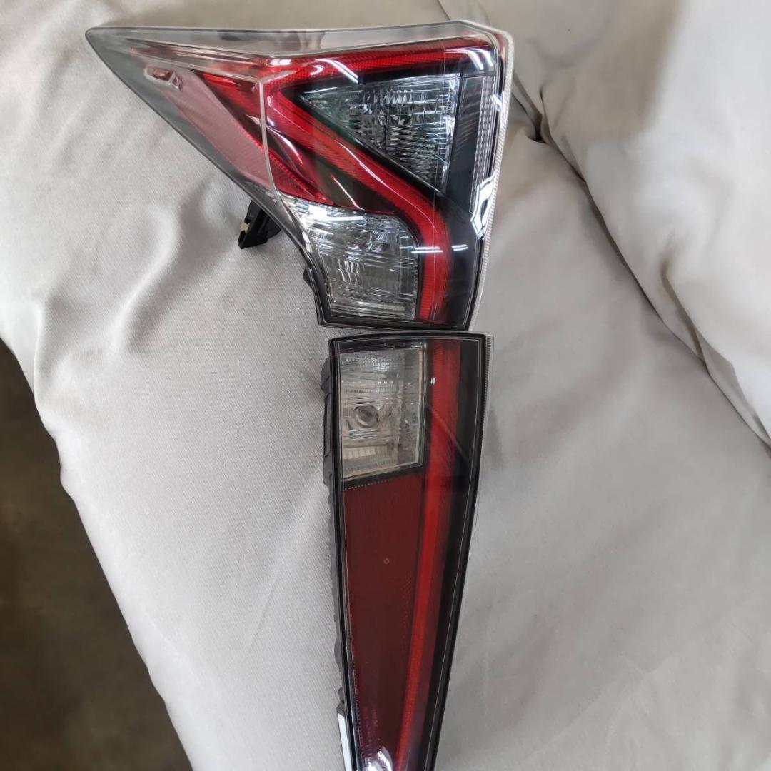 SALENEW大人気! プリウス ZVW50 前期 純正 左テールランプ上下セット