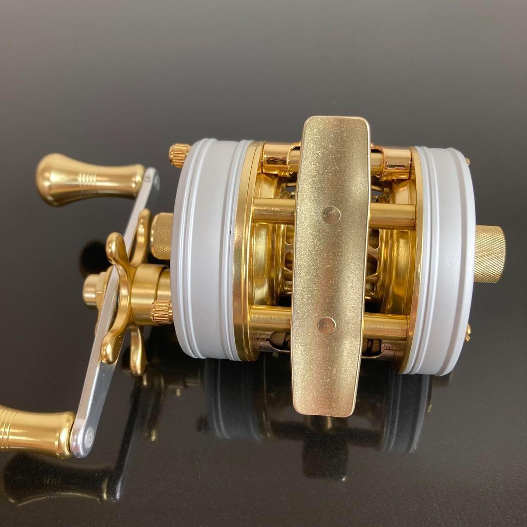 新品】渓流ベイトリール 丸型リール トラウト用 ゴールド