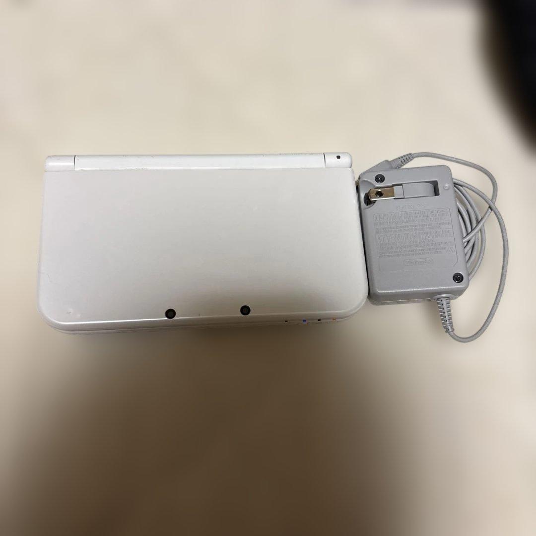 New 3DS LL ホワイト ACアダプター付き目立った傷や汚れなし