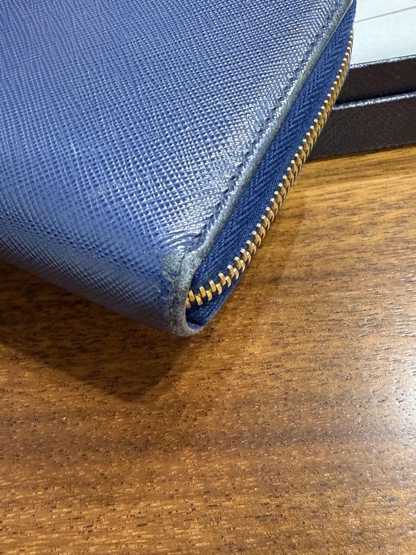 プラダ　長財布　ネイビー