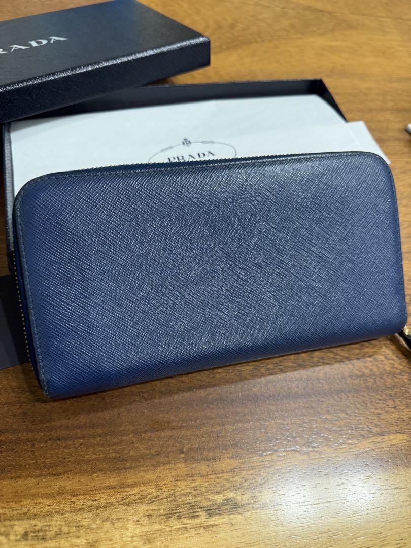 プラダ　長財布　ネイビー