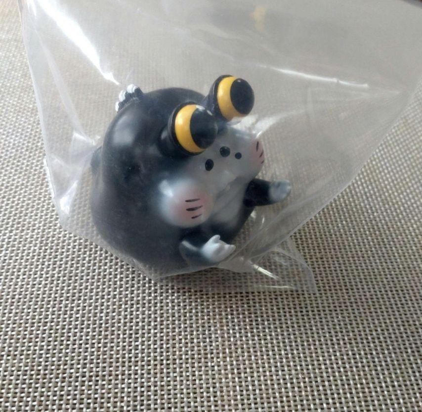 ソフビ　八割れ猫スノら　ナメクジスノら