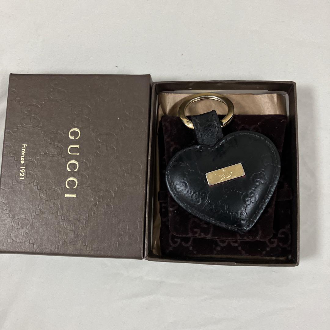 GUCCI ハート型レザーキーホルダー GUCCI ハート型レザーキーホルダー最新