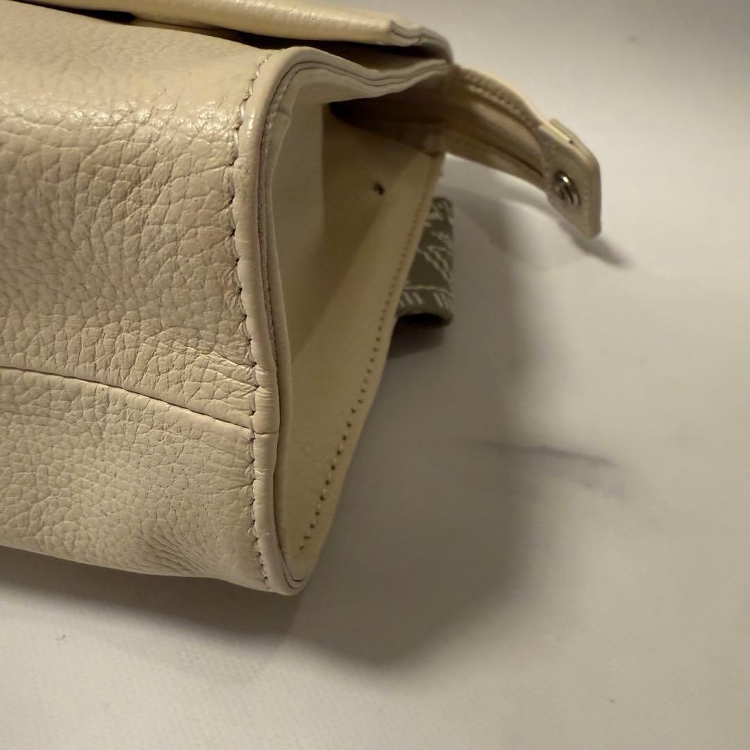 イアパピヨネ　ワイドテープショルダーバッグ　アイボリー　限定柄色