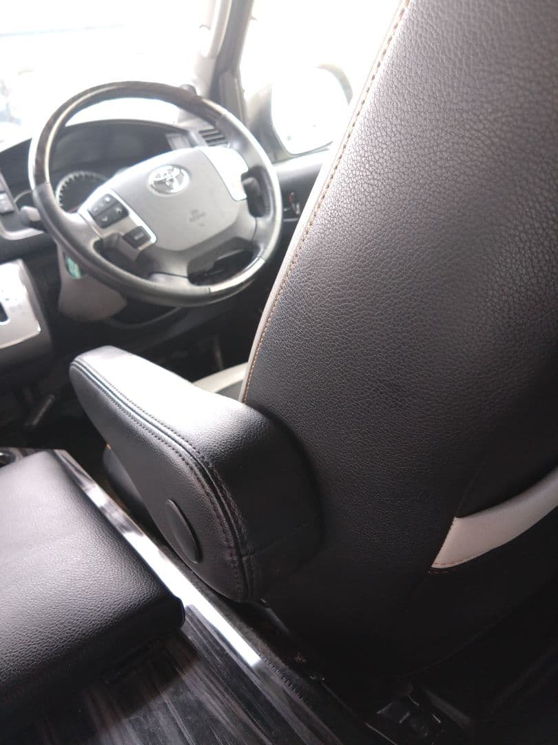 200系ハイエースシートカバーやや傷や汚れあり