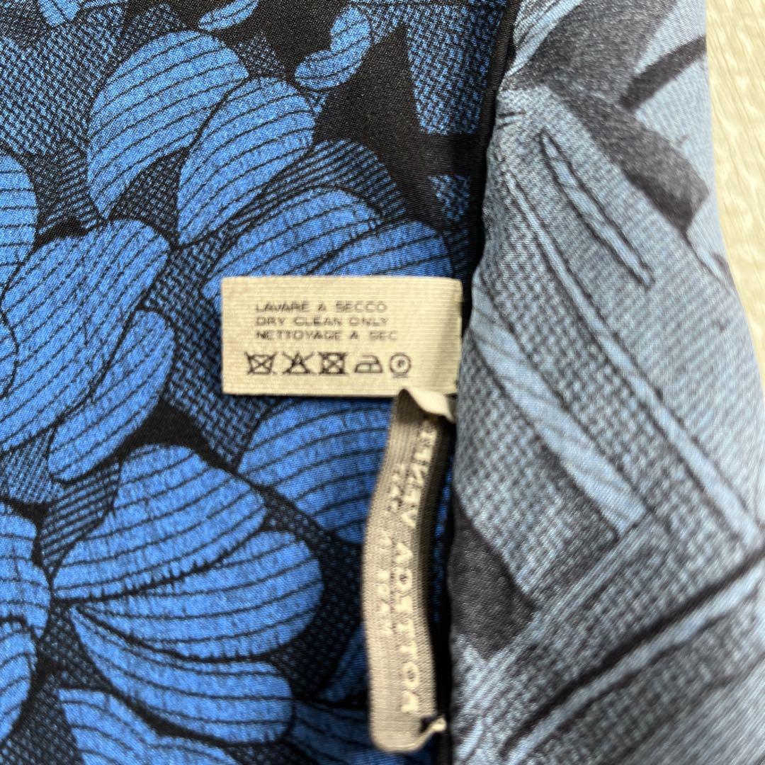 Bottega Veneta ボッテガヴェネタ　花柄シルクスカーフ 大判 Bottega Veneta ボッテガヴェネタ 花柄シルクスカーフ 大判