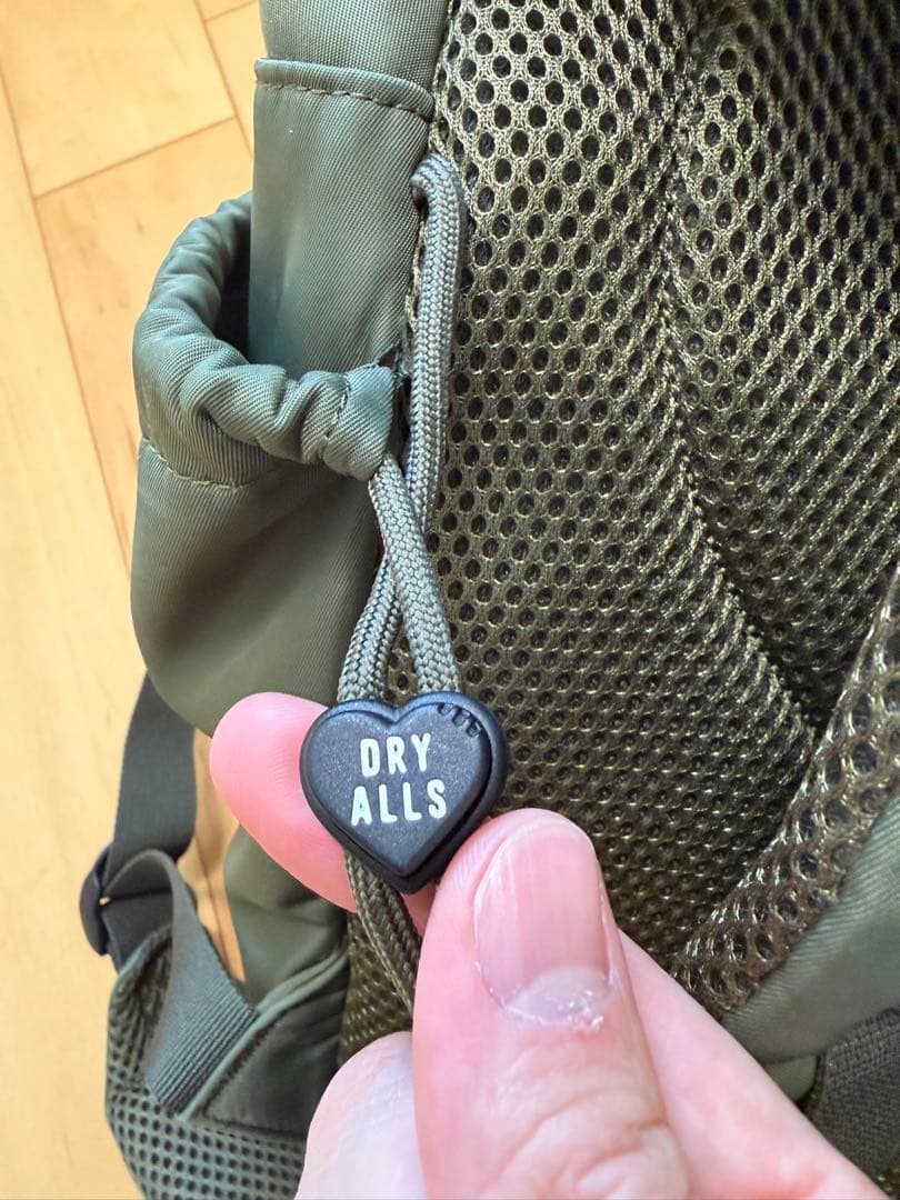 HUMAN MADE リュック・バックパック(ほつれ、ロゴ消えかけあり) HUMAN MADE リュック・バックパック(ほつれ、ロゴ消えかけあり)