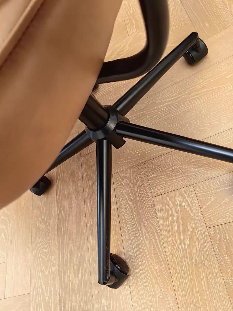 キャメル色オフィスチェア