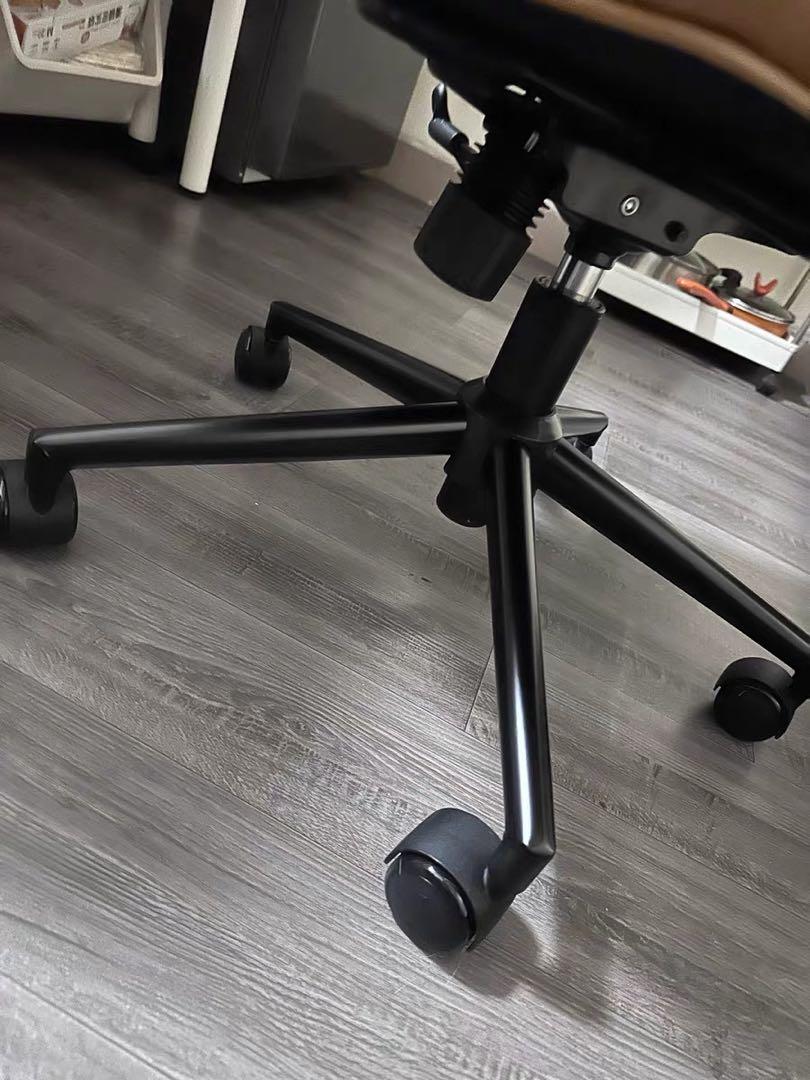 キャメル色オフィスチェア