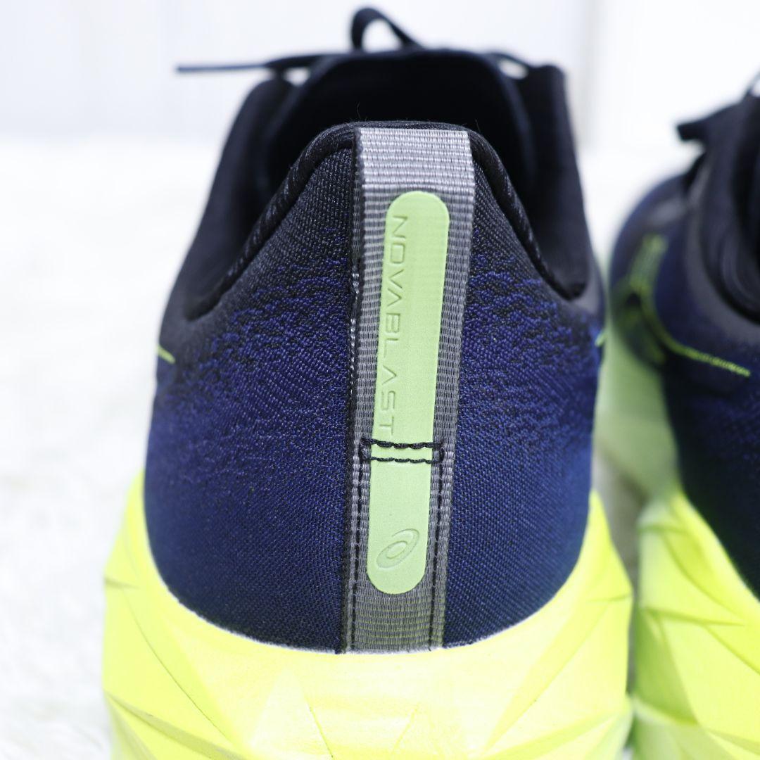 美品　asics NOVA BLAST 4 ランニング　シューズ　28センチ