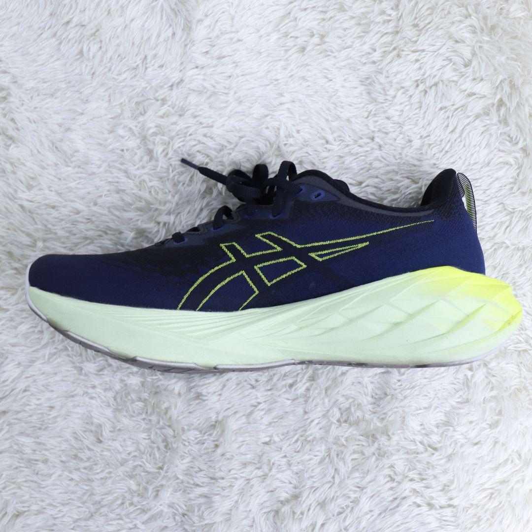 美品　asics NOVA BLAST 4 ランニング　シューズ　28センチ