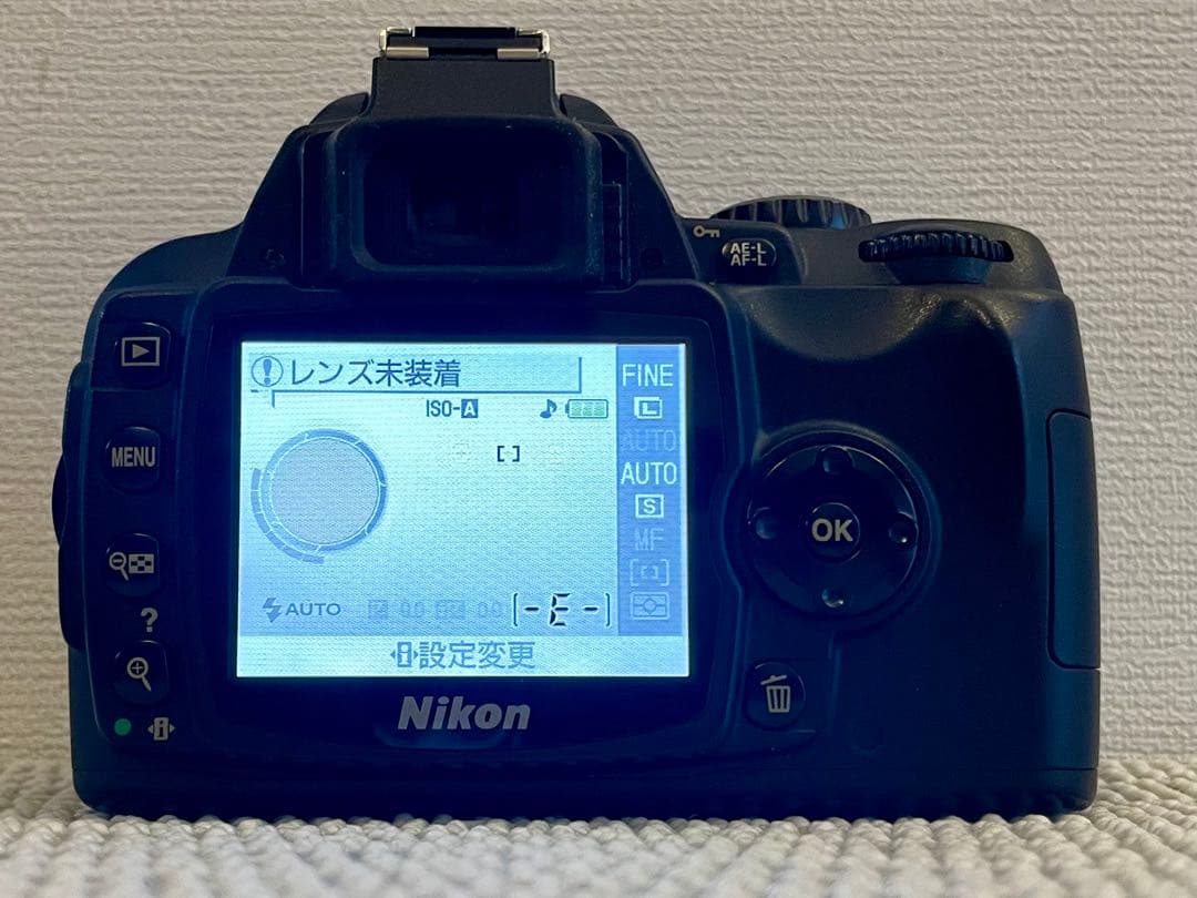 Nikon D40 デジタル一眼レフカメラ Nikon D40 デジタル一眼レフカメラ