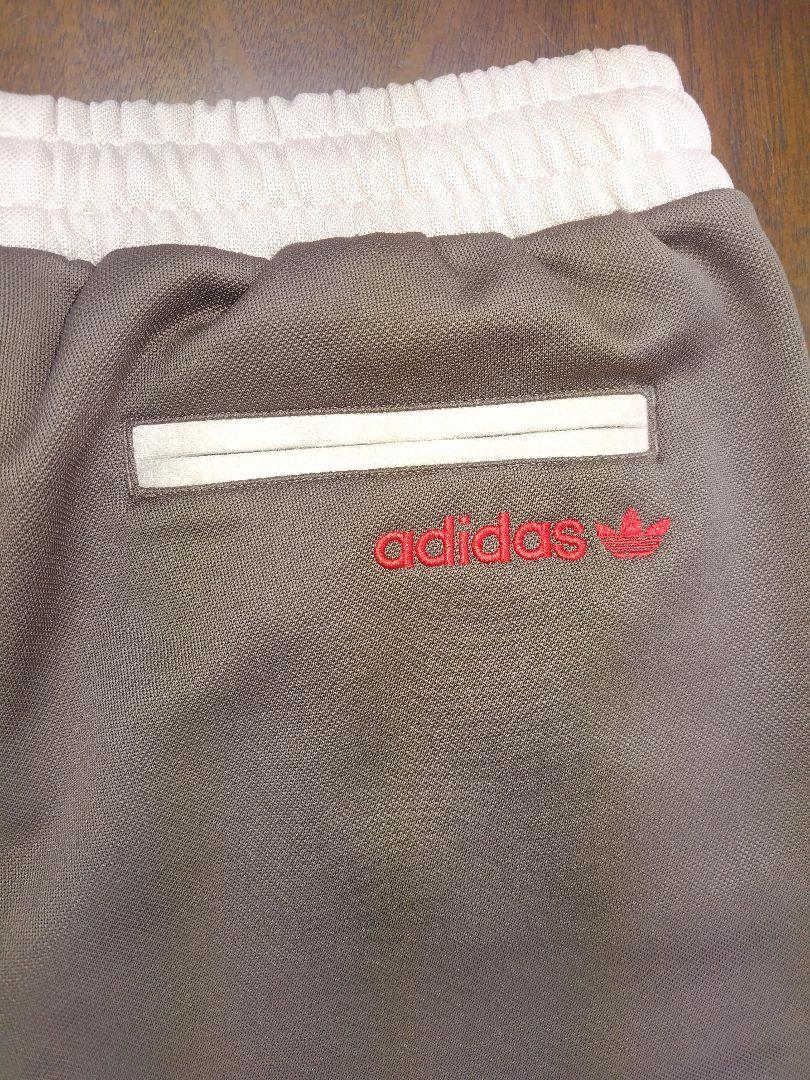 adidas オリジナルスブラウン ジャージパンツ