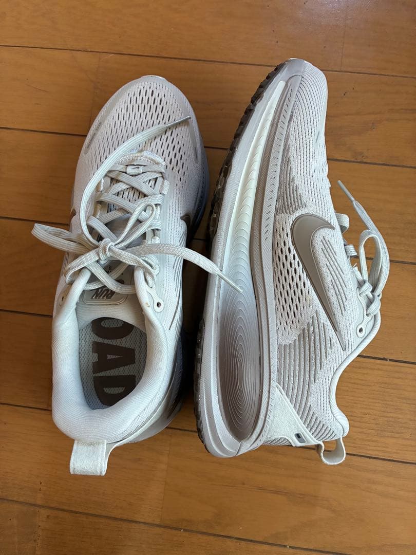 NIKE VOMERO 18 レディース24cm