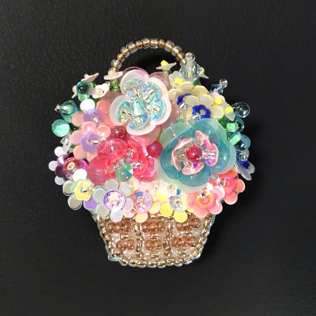 花かご フラワー 花 ビーズ刺繍ブローチ ハンドメイド - メルカリ