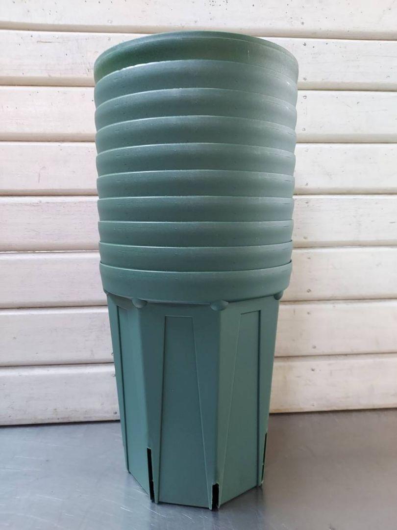 植物の根張りが違う！スリット鉢ＣＳＭ－２４０Ｌ(ロングタイプ)　８号鉢　１０コ スリット鉢8号ロングタイプ CSM-240L（モスグリーン） の通販