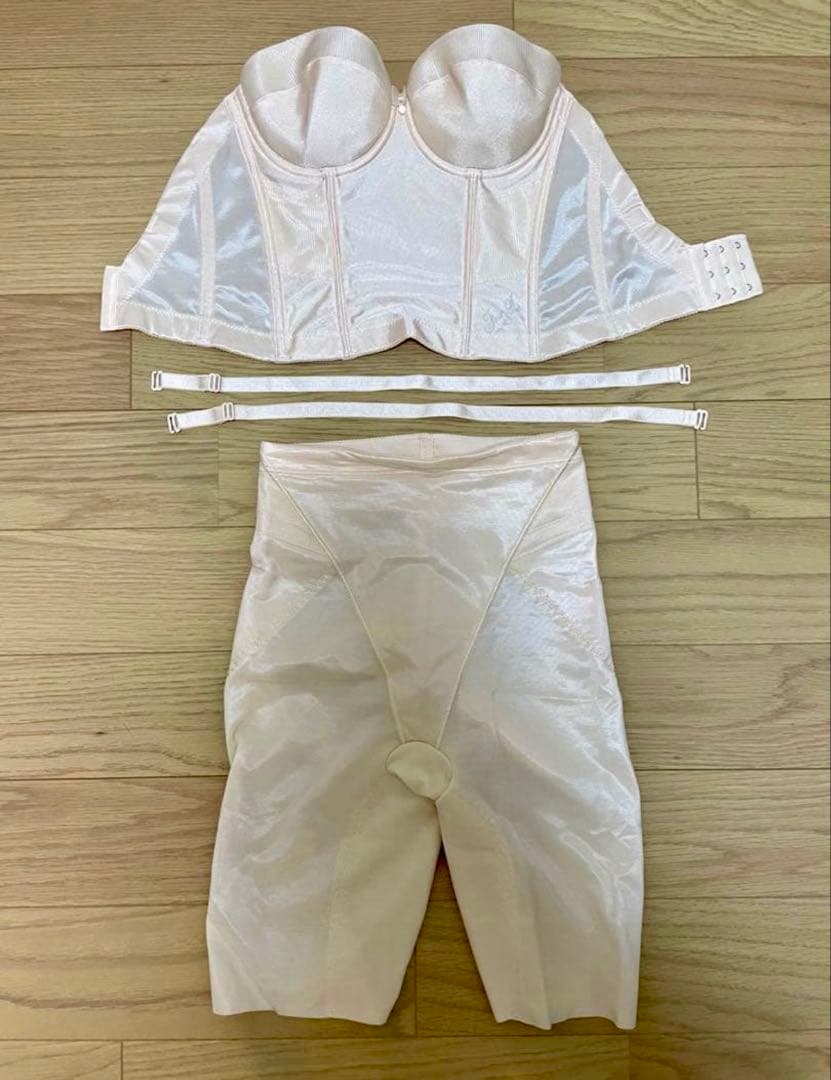 Four Sis Co. ブライダルインナー目立った傷や汚れなし