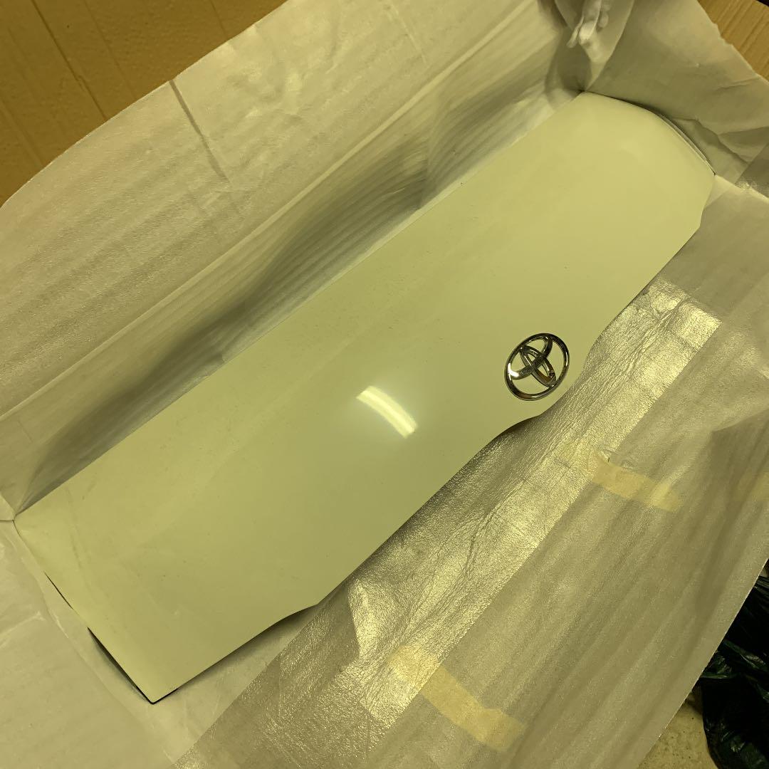 ハイエース3BF-TRH200V標準装備品ボンネット ハイエース3BF-TRH200V標準装備品ボンネット