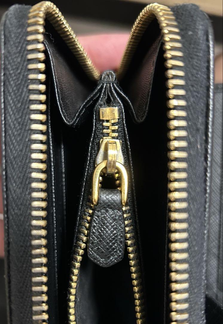 プラダ長財布　1ML348 黒レザー