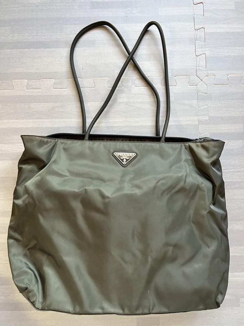 『PRADA、プラダ』トートバッグ、カーキ色