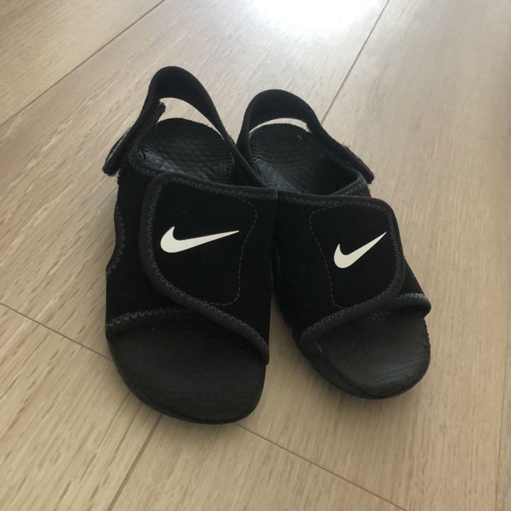 メルカリ Nike ナイキサンダル 17cm Or 17 5cm くらい 黒 キッズ ナイキ 1 400 中古や未使用のフリマ メルカリ Nike ナイキサンダル 17cm Or 17 5cm くらい 黒 キッズ ナイキ 1 400 中古や未使用のフリマ