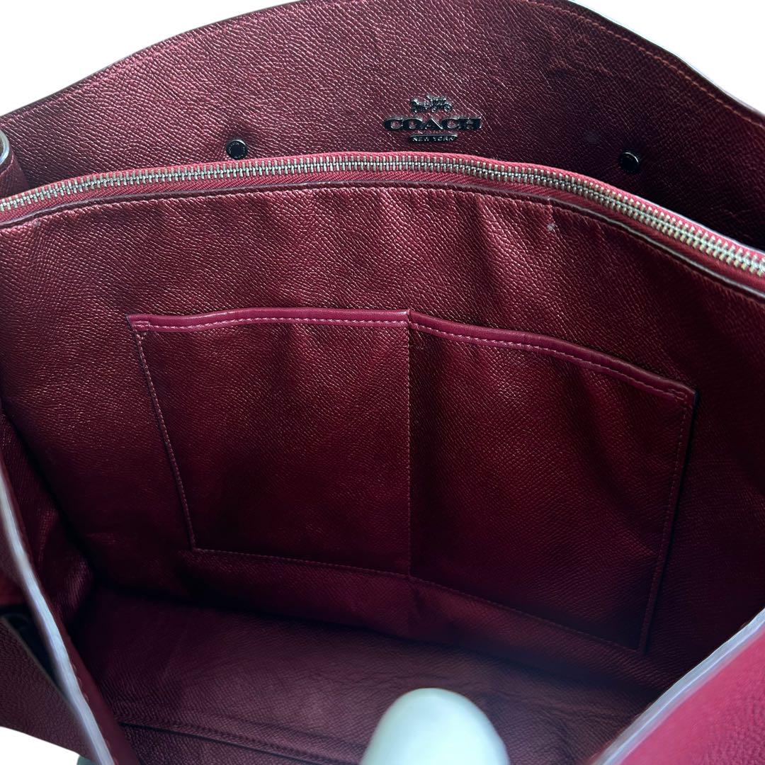 COACH　コーチ　トートバッグ　レザー　赤　シルバーロゴ　A4収納◎　肩掛け◎