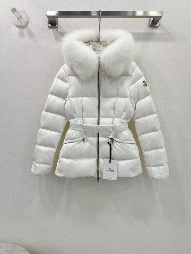 モンクレール MONCLER 白いダウンジャケッフード付き ウエストベルト