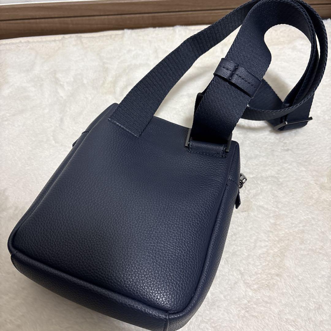 美品　 ネイビー ショルダーバッグ