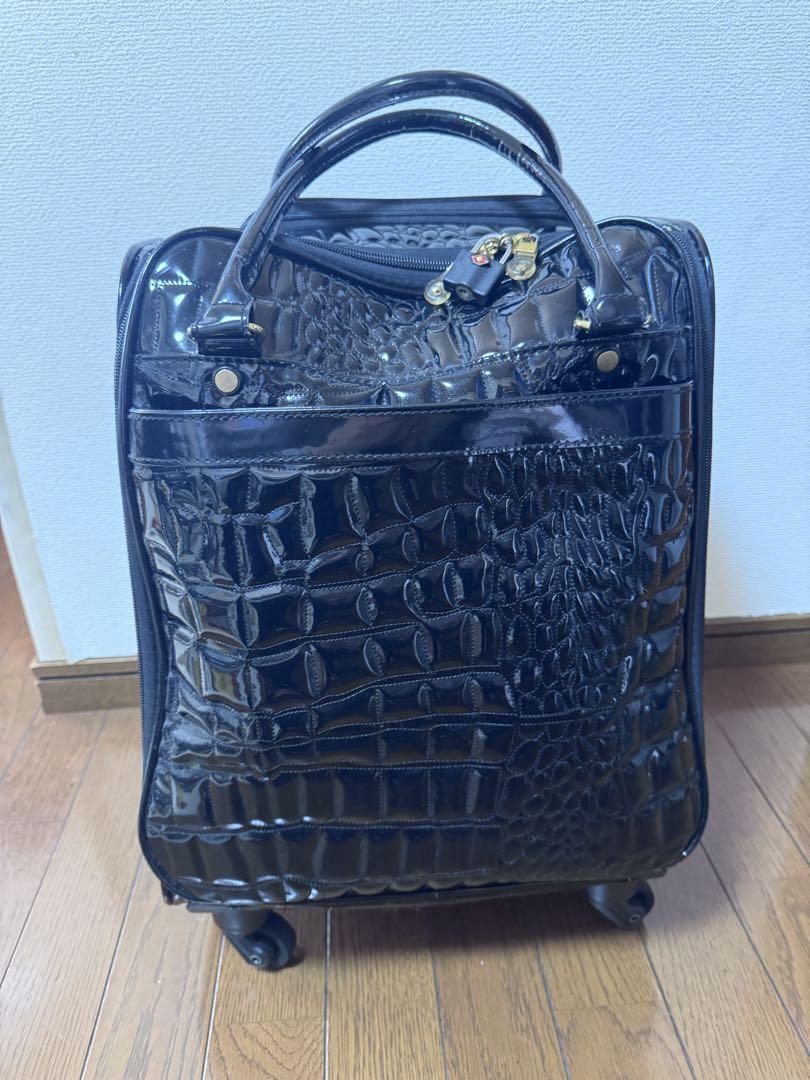 クロコダイル風エナメルキャリーケース
