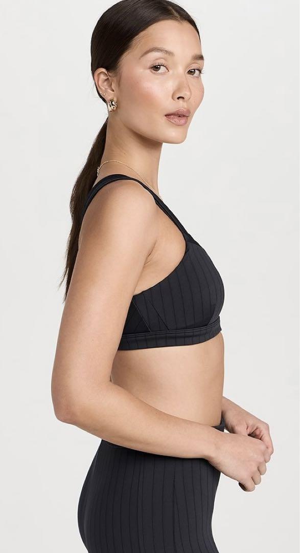 aloyoga Pinstripe Jacquard Bra ブラック　S Pinstripe Jacquard Captivate Bra - Anthracite/Black | ALO