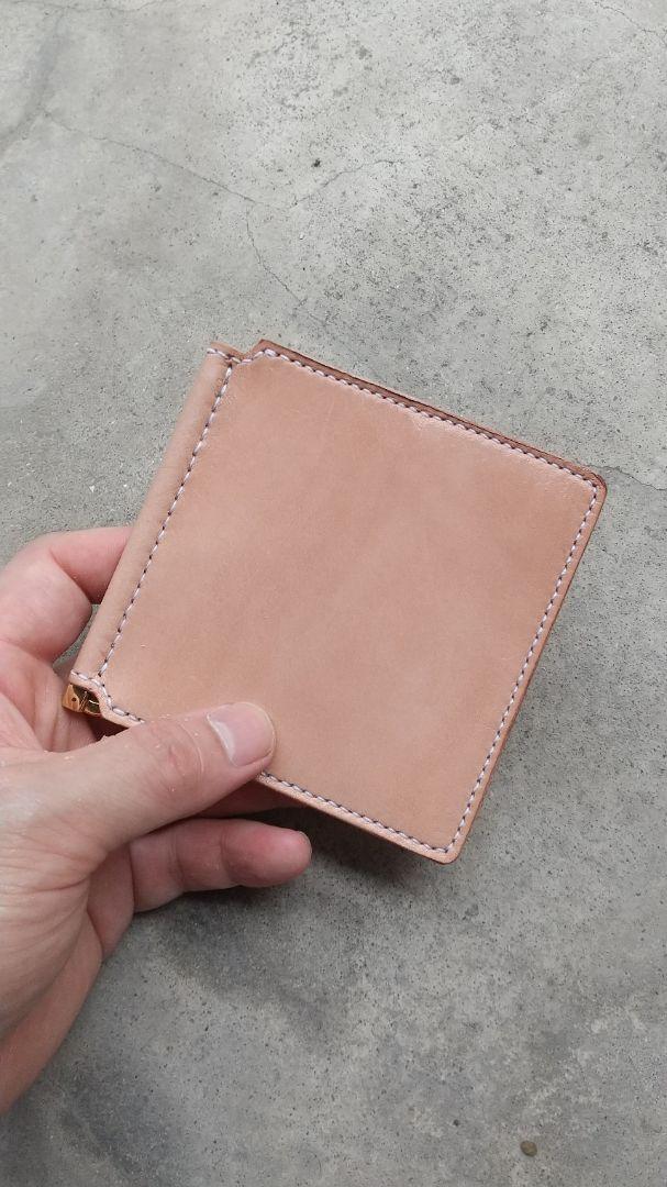 【ハンドメイド】飴色に育つヌメ革の小銭入れ付きマネークリップ ハンドメイド】飴色に育つヌメ革の小銭入れ付きマネークリップ