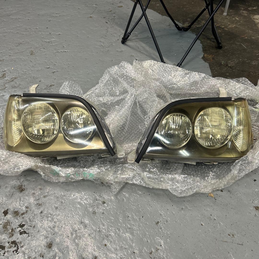 17クラウン　エステート　純正ヘッドライト左右