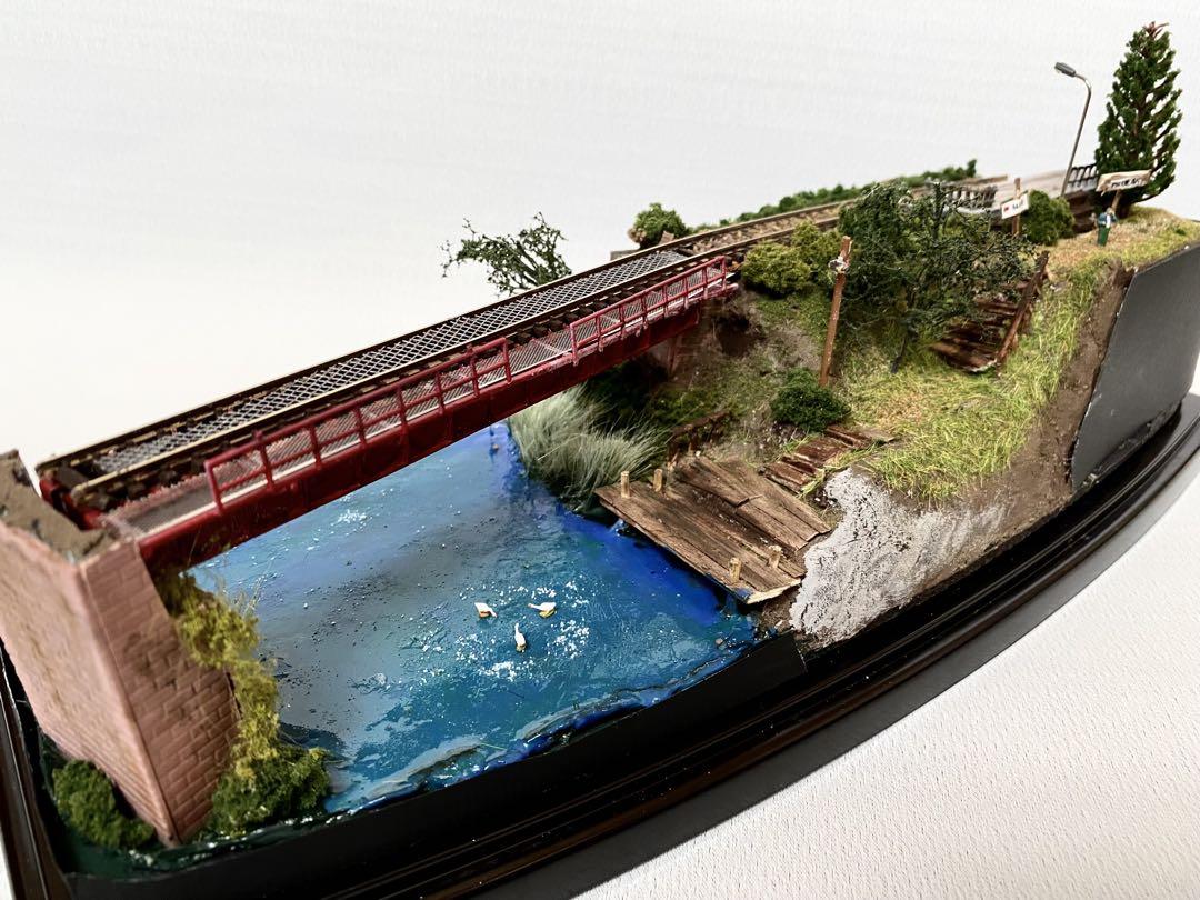 Nゲージ　鉄道ジオラマ　鉄道模型展示台　秘境駅　ガーター橋　湖　LED照明付き