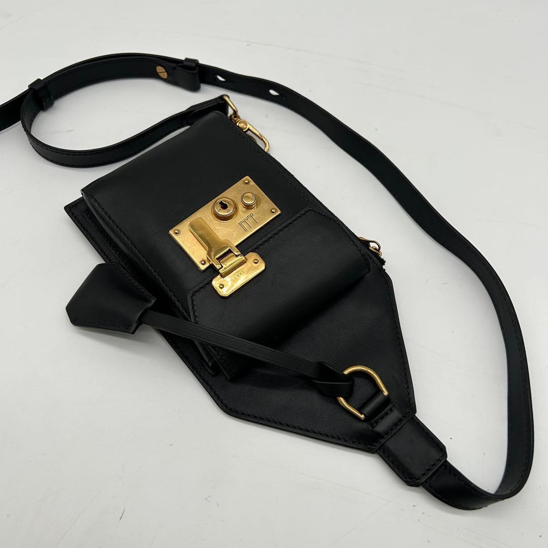 【美品】ダンヒル トラベル ホルスター ロックバッグ ボディバッグ レザー 黒 【美品】ダンヒル トラベル ホルスター ロックバッグ ボディバッグ レザー 黒