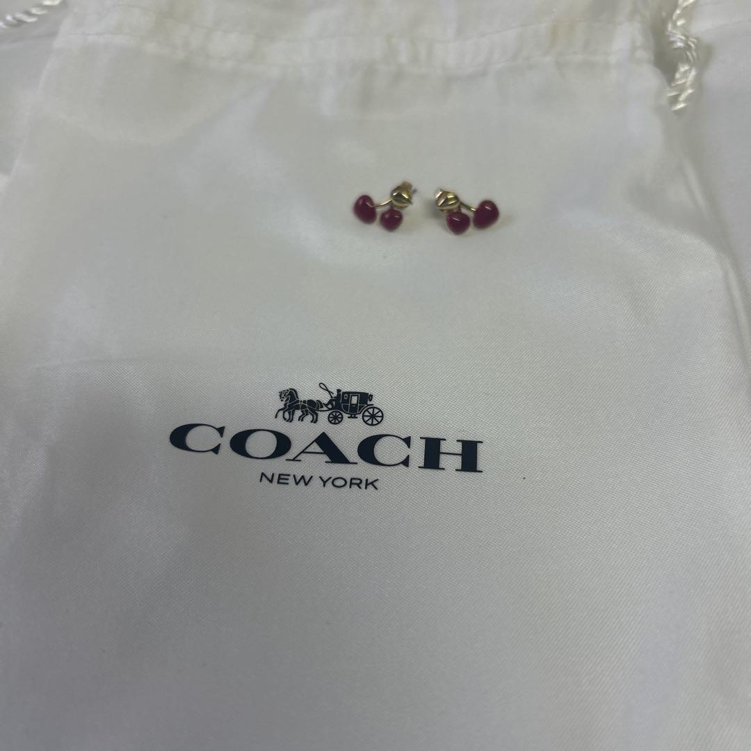 COACH チェリーピアス