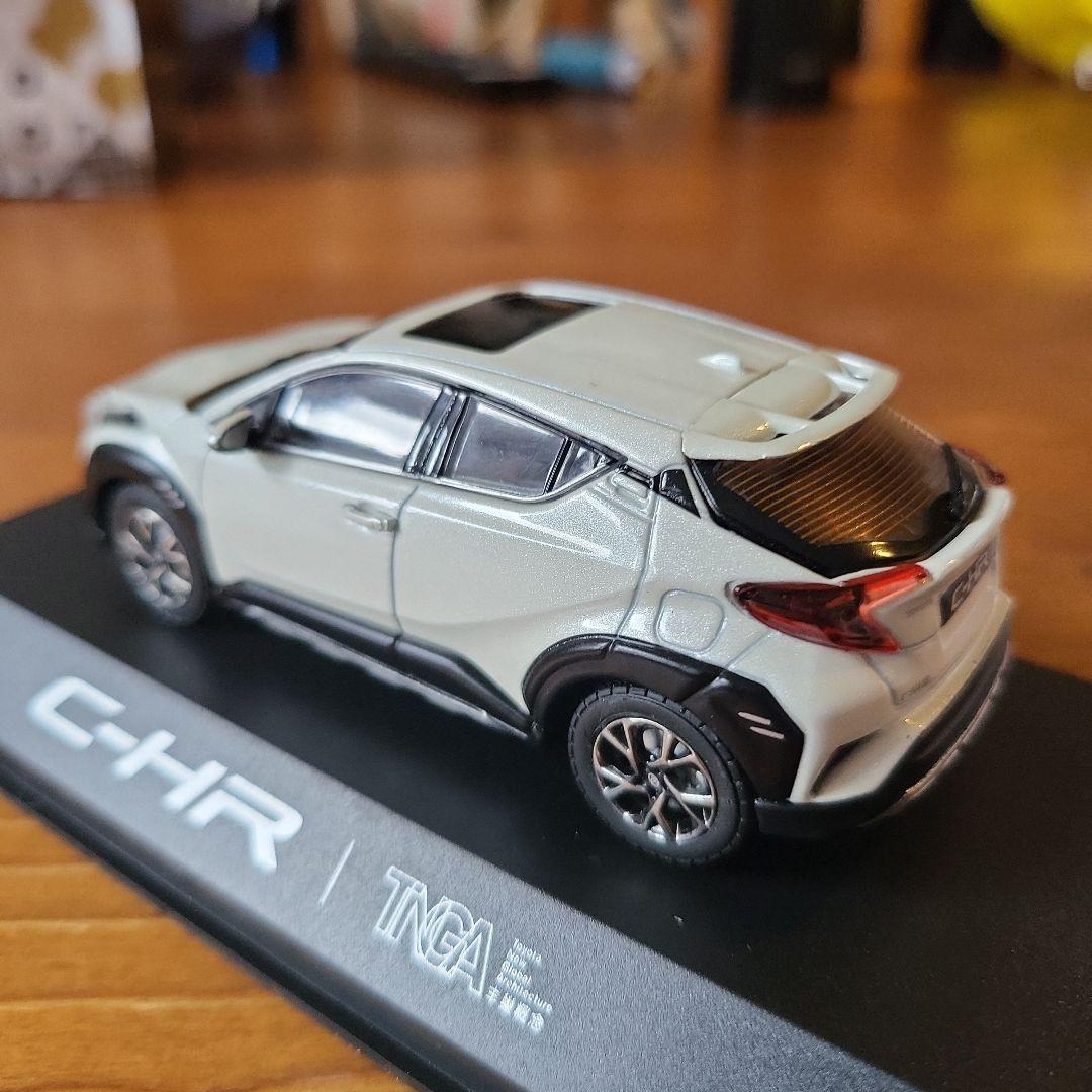 【人気商品】 最終値下げ❗ トヨタC-HR エアロ仕様 1/43ミニカー ホワイト ミニカー