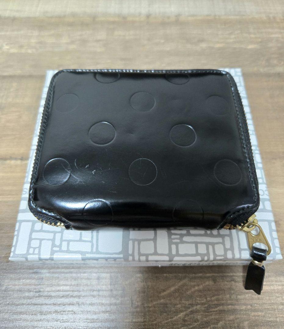 コムデギャルソン ポルカドット エナメル  二つ折り財布 黒