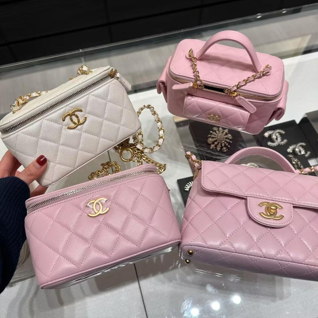 CHANEL ホワイト キルティング ショルダーバッグ - メルカリ