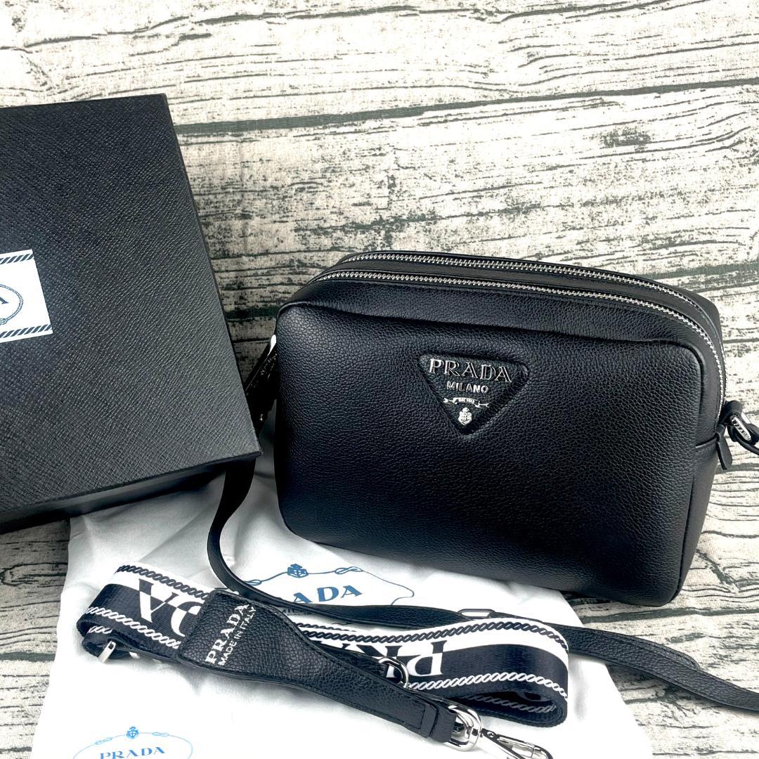 PRADA ブラックレザーショルダーバッグ