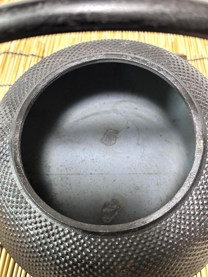 未使用品　南部岩鋳造　１８型平アラレ　南部鉄瓶　南部鉄器　鉄瓶