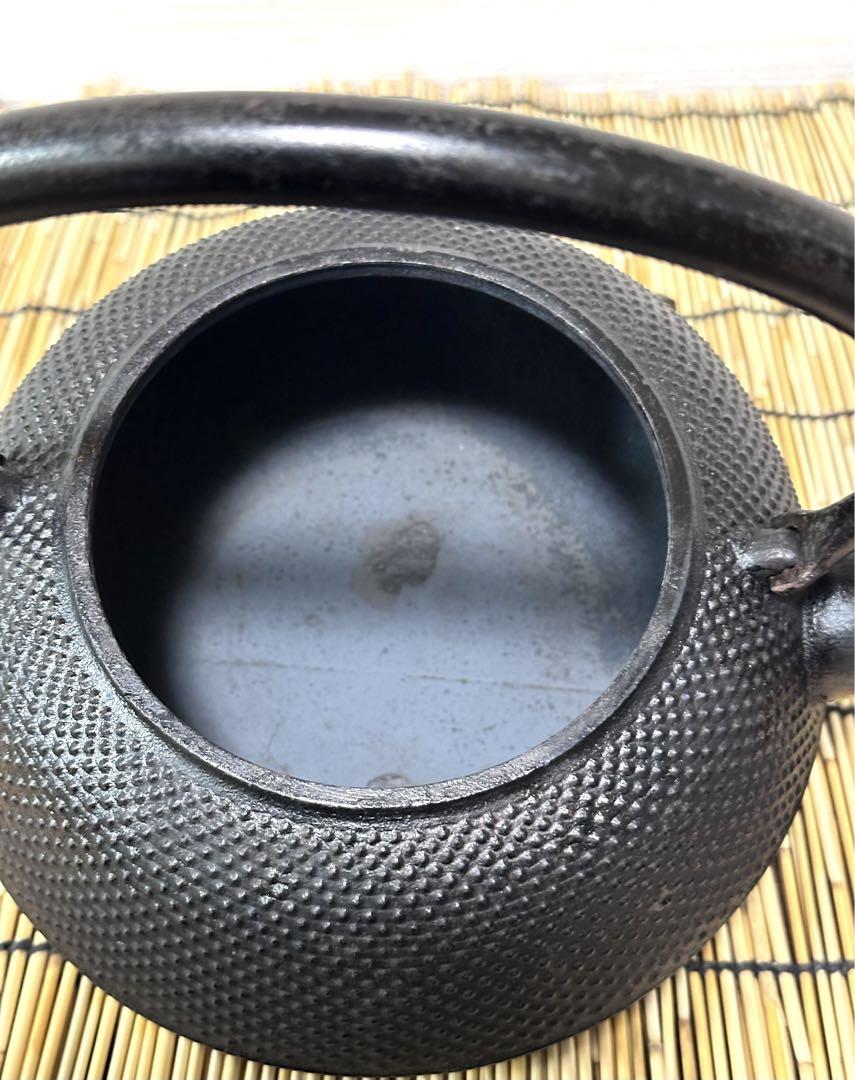未使用品　南部岩鋳造　１８型平アラレ　南部鉄瓶　南部鉄器　鉄瓶