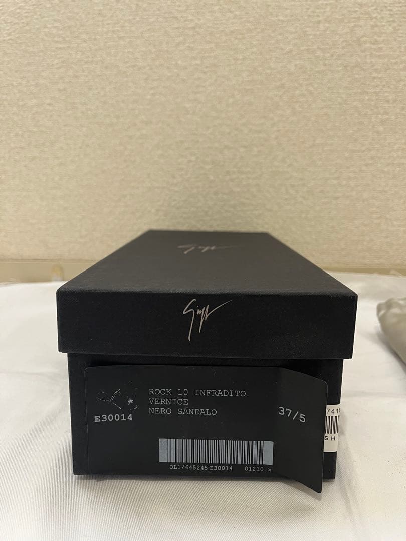 GIUSEPPE ZANOTTI ジュゼッペ ザノッティ 親指ビジューサンダル GIUSEPPE ZANOTTI ジュゼッペ ザノッティ 親指ビジューサンダル