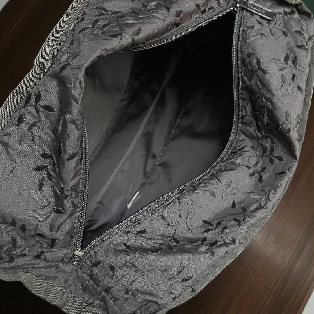 LeSportsac レスポ 刺繍 ブラック トートバッグ ナイロン A4可 LeSportsac レスポ 刺繍 ブラック トートバッグ ナイロン A4可