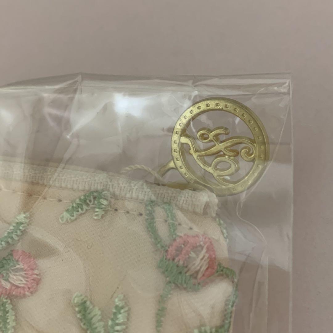 ストロベリー刺繍ティッシュケース　ポーチ　メゾンドフルール　新品　上品　送料無料